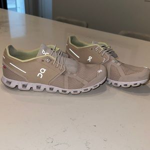 On Cloud Sand & Pearl